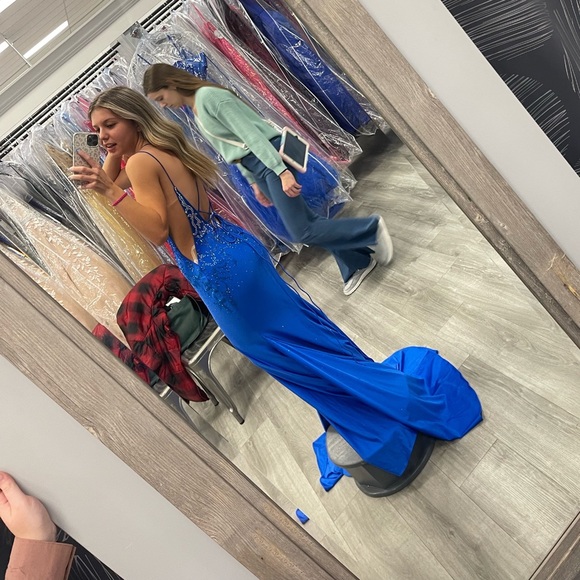 Prom dress!! Worn once! Perfect conditions. Altered to my height (5”2 / 5”3) - Picture 2 of 4